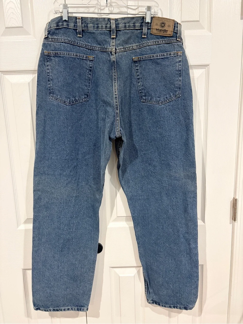 Wrangler Men's Jeans 38x30 Relaxed Fit Straight Leg